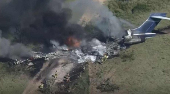 Avião cai no Texas e todos a bordo sobrevivem