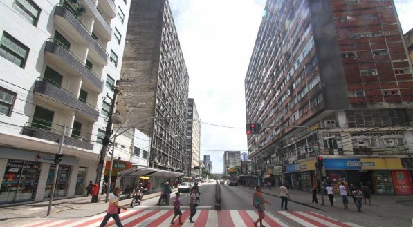 A v&iacute;tima foi baleada a luz do dia na Avenida Conde da Boa Vista, uma das principais vias do Centro do Recife.