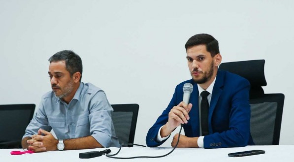 Marino Abreu ao lado novo diretor executivo Abdias Venceslau (E)