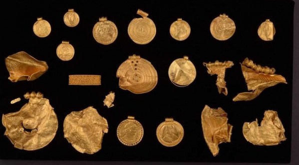 Tesouro antigo &eacute; encontrado na Dinamarca