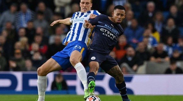 Gabriel Jesus quase marcou um gol na vit&oacute;ria do Manchester City no Ingl&ecirc;s