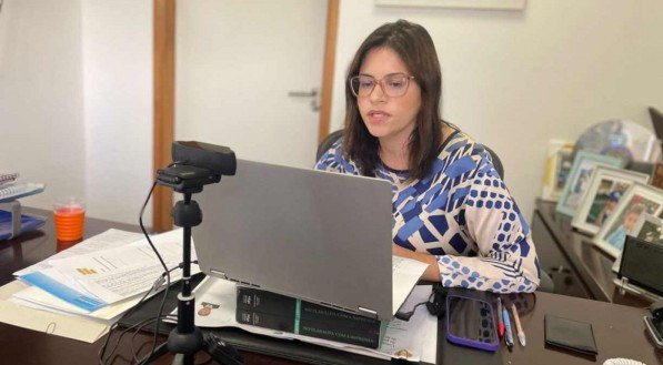Priscila Krause aponta reajuste do ICMS da gasolina em Pernambuco e dispara: 'governo estadual é sócio dos aumentos da Petrobras'