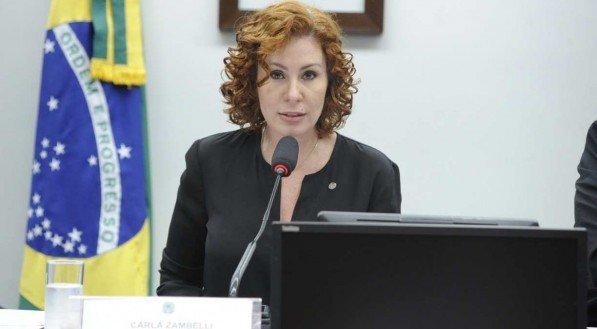 Carla Zambelli tenta participar de evento com ministros do STF em Nova York