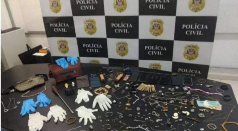 Material apreendido com quadrilha especializada em furtos de apartamentos de alto padr&atilde;o