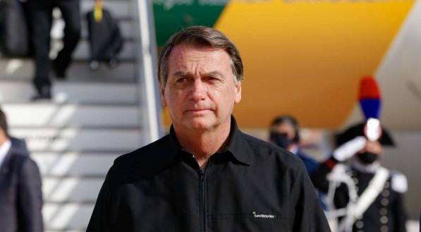 Presidente Jair Bolsonaro fala que, extraoficialmente, a Petrobras planeja outro reajuste dos combustíveis dentro de 20 dias