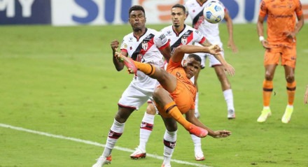 Lances do jogo de futebol Sport X Atlético Goianiense, válido pelo Brasileirão da Série A, na Arena PE.