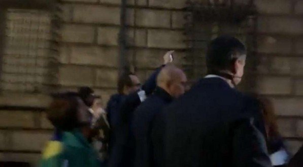 Bolsonaro em Roma: jornalistas são agredidos e tumulto deixa manifestante ferido