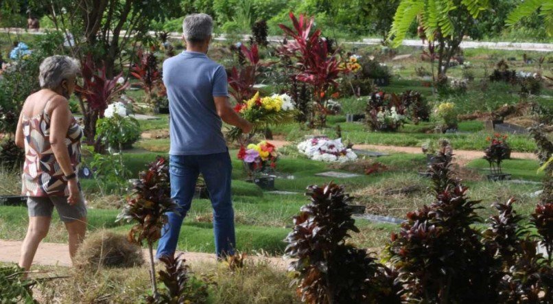 Túmulos abertos no Cemitério Parques das Flores (foto ilustrativa)