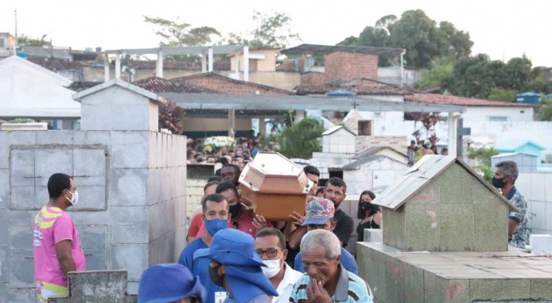 Enterro de motorista em Abreu e Lima