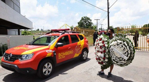 Luto: despedida de Mar&iacute;lia Mendon&ccedil;a em Goi&acirc;nia