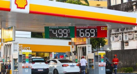 Palavras-chave: Gasolina - Combustível - Posto - Economia - Petróleo - Preço ##