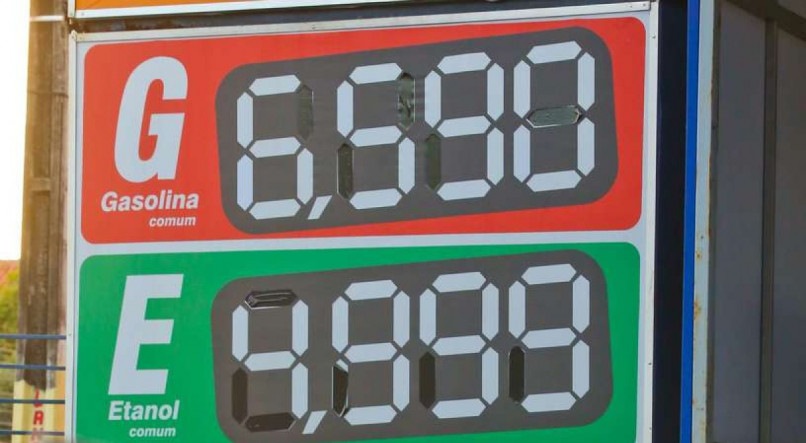 Pre&ccedil;o da gasolina nos postos de combust&iacute;veis hoje na cidade do Recife.