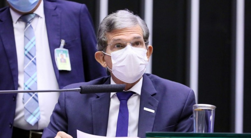 Presidente da Petrobras vai ao Senado explicar preço dos combustíveis