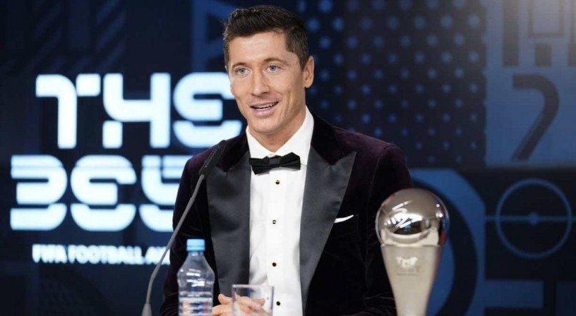 Robert Lewandowski levou o pr&ecirc;mio Fifa The Best da temporada 2019/2020 