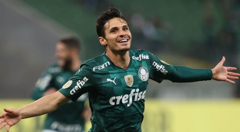 Raphael Veiga abriu o placar para o Palmeiras diante do Corinthians pelo Campeonato Paulista