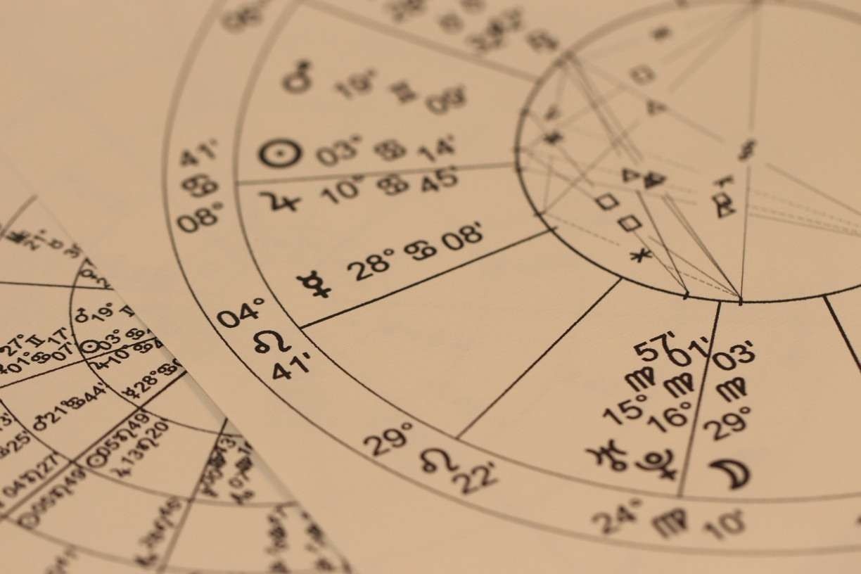 Como videntes e a astrologia moldaram até os algoritmos do Google