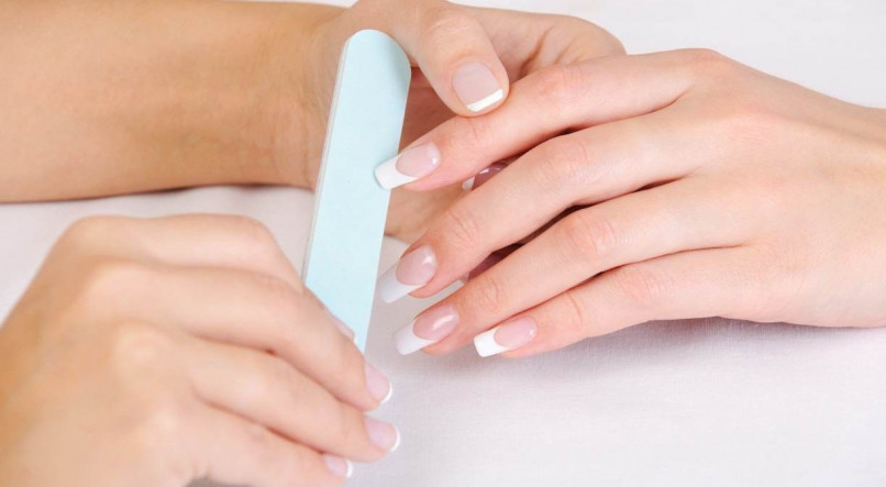 Dermatologistas orientam sobre o uso correto de unhas em acrigel