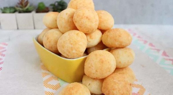 Pão de queijo com três ingredientes