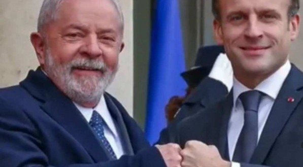 Na França, Lula é recebido pelo presidente Emmanuel Macron como chefe de Estado