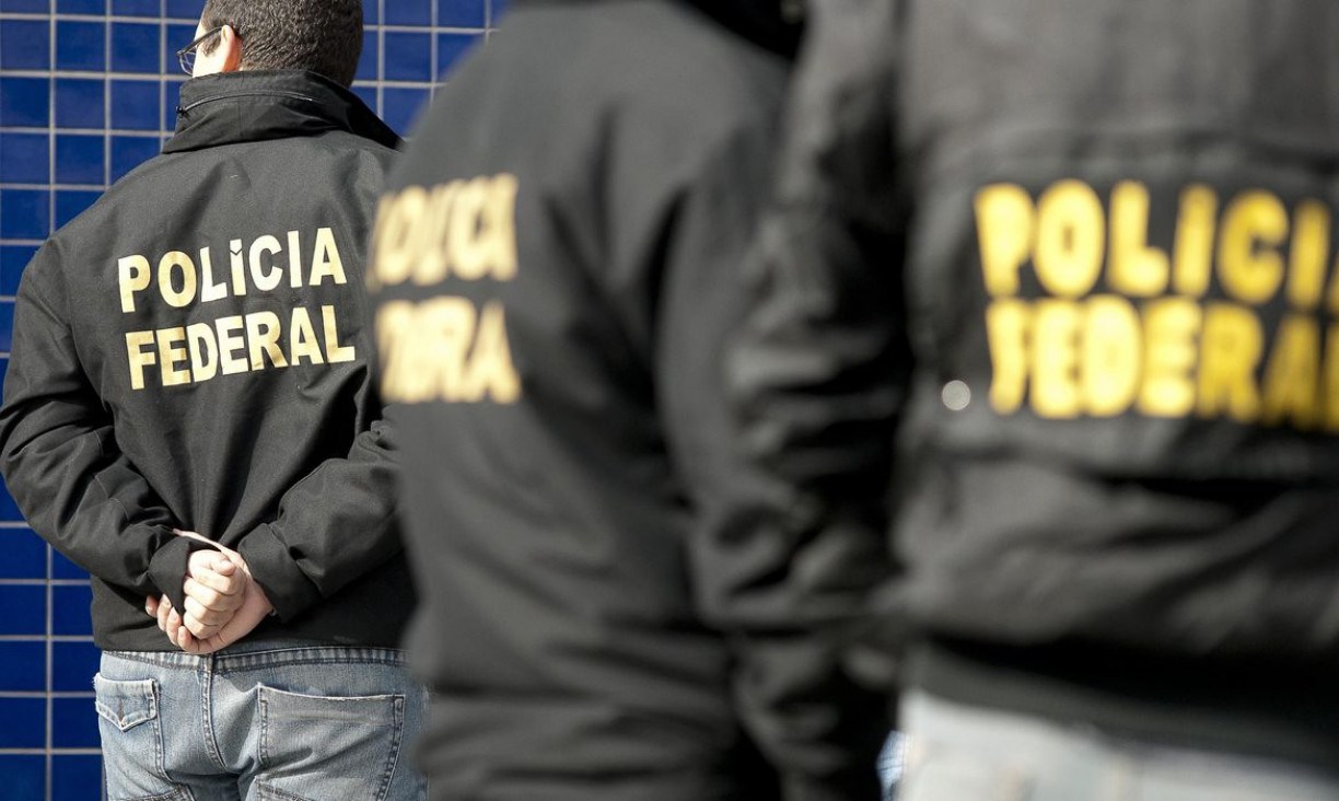 Policiais federais cumpriram mandados de busca e apreensão no Ceará e em Pernambuco