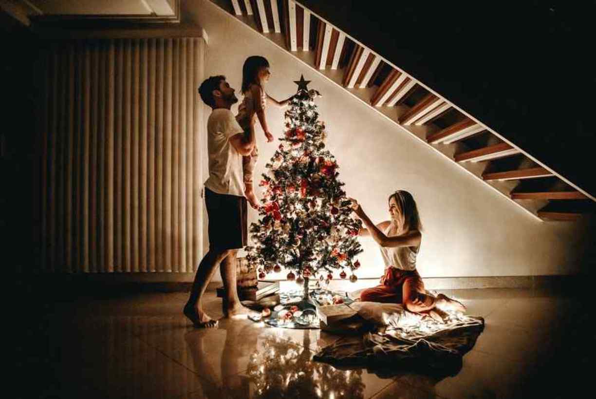 Para que seja garantido bem-estar e seguran&ccedil;a das pessoas no Natal, o grupo Neoenergia reuniu orienta&ccedil;&otilde;es sobre os adornos natalinos.