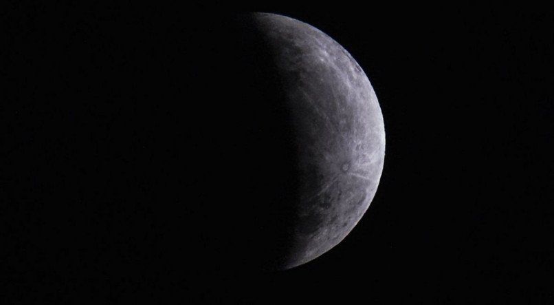 Quem não puder ver o eclipse lunar diretamante do céu poderá acompanhar o fenômeno através da internet