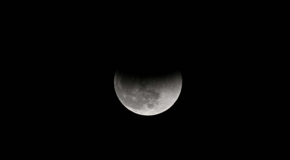Eclipse lunar visto de Taiwan, na &Aacute;sia