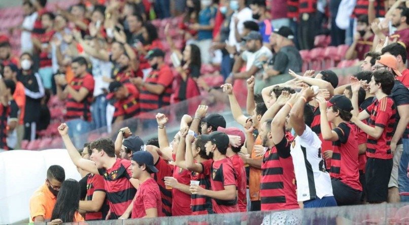 Torcedores podem pegar &ocirc;nibus expresso para a Arena de Pernambuco, palco do jogo entre Sport x CRB pela semifinal da Copa do Nordeste 2022