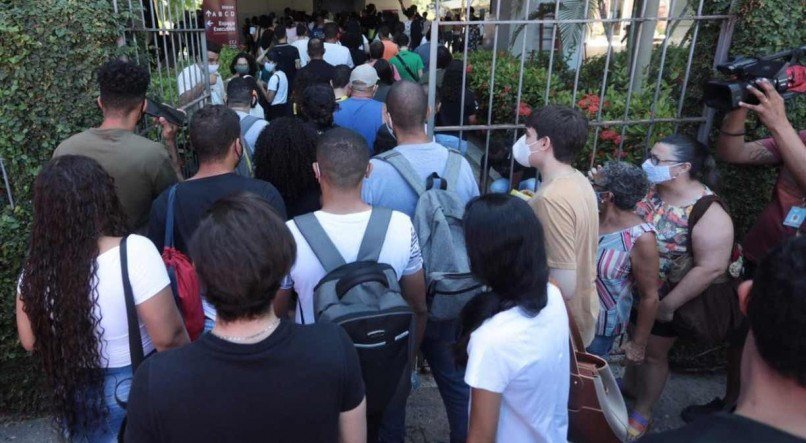 Abertura dos port&otilde;es da Unicap, na &aacute;rea central do Recife