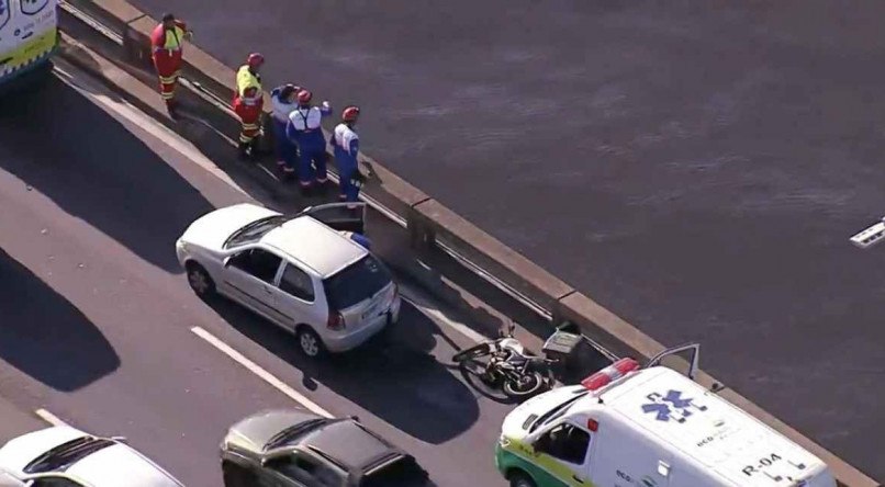 Motociclista morre ao bater na traseira de um carro na Ponte Rio-Niter&oacute;i

