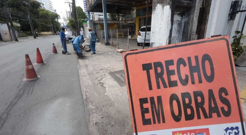Obras no Recife causam transtornos a motoristas e pedestres na Avenida Conselheiro Rosa e Silva, nos Aflitos.