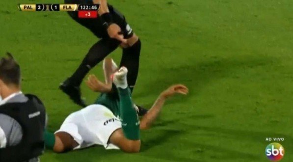Herói do título, Deyverson viraliza após simular falta do juiz na final da Libertadores