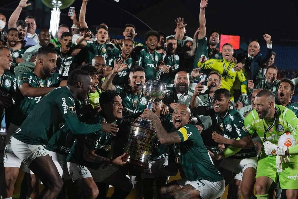 Palmeiras vence Flamengo com Deyverson herói na prorrogação e é