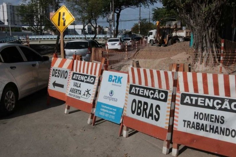 Rota alternativa será pela Rua Vinte e Seis de Janeiro, via estreita que não permite acesso à faixa oeste da Domingos Ferreira
