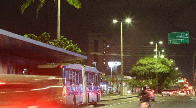 CTTU implanta novos equipamentos de fiscaliza&ccedil;&atilde;o eletr&ocirc;nica no corredor do BRT na Avenida Caxang&aacute; 
