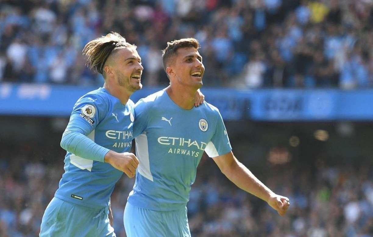 Bêbado, jogador do Manchester City é barrado em bar 