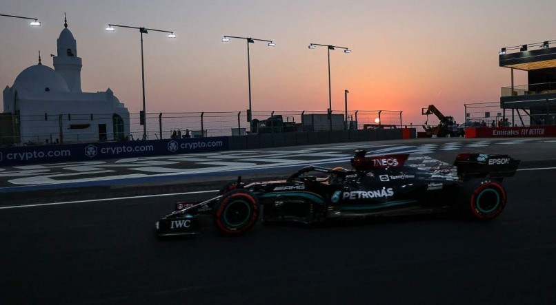 Lewis Hamilton fez o melhor tempo no primeiro treino livre na Ar&aacute;bia Saudita 