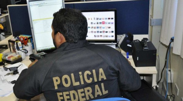 Mandados de busca e apreensão foram cumpridos para identificar materiais de pornografia infantil