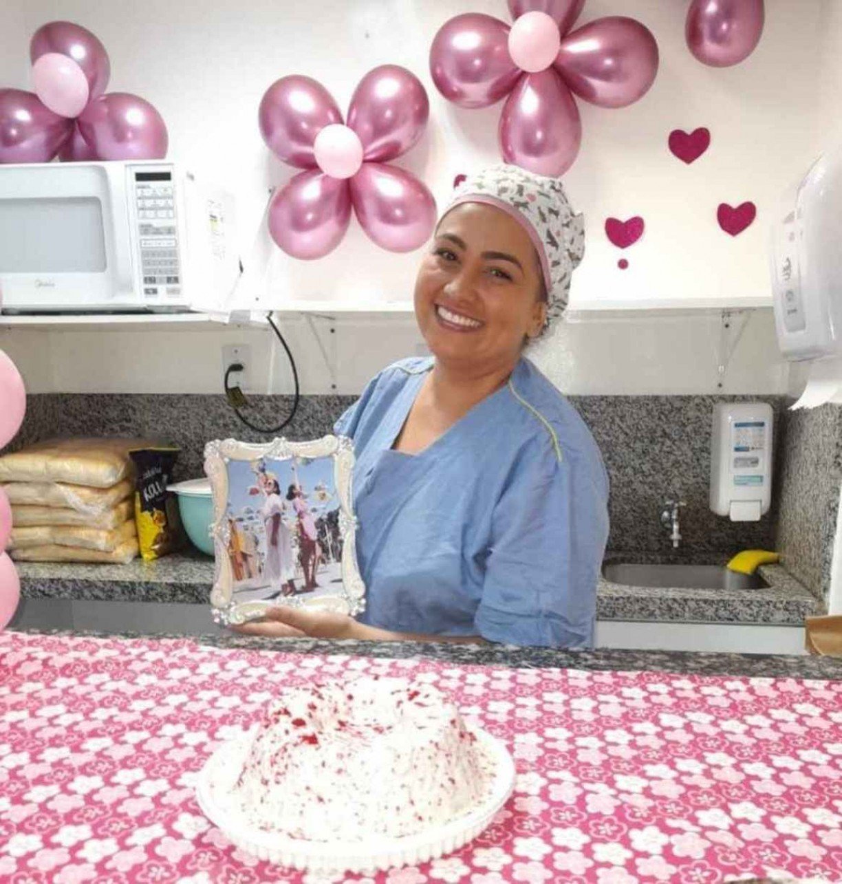 Técnica de enfermagem é morta a facadas na frente da filha de 12 anos; ex-marido é suspeito