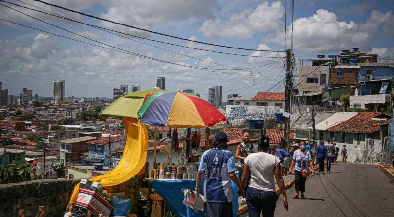 Movimenta&ccedil;&atilde;o no Morro da Concei&ccedil;&atilde;o um dia antes da festa do morro