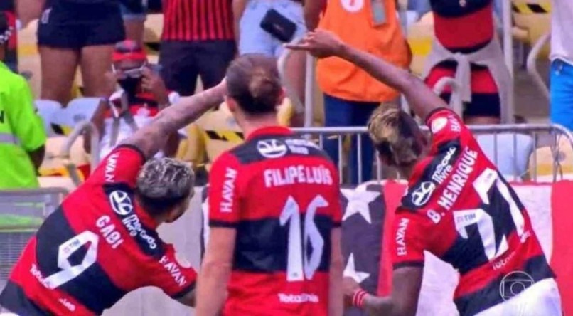 Comemora&ccedil;&atilde;o dos jogadores Bruno Henrique e Gabigol, ap&oacute;s gol do Flamengo