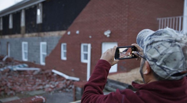 Tornado em Kentucky, nos EUA, deixa ao menos 50 mortos
