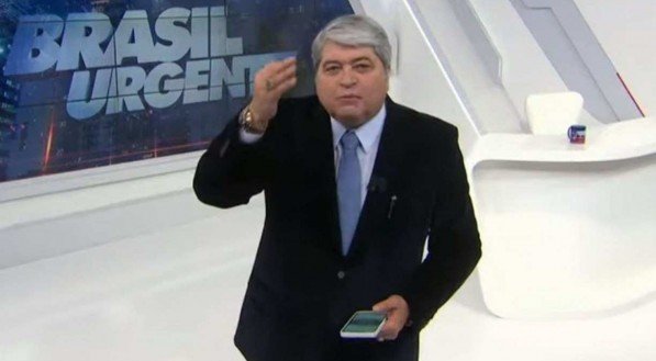 Após ser chamado atenção por baixa audiência, Datena se revolta ao vivo