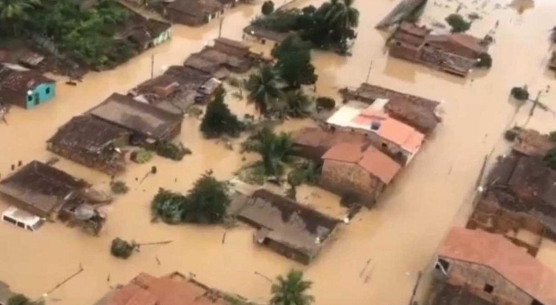 Aeronaves da PMBA registram enchentes na Bahia