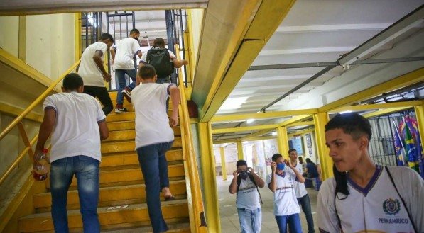 Volta às aulas em Pernambuco terá protocolo de prevenção à covid-19, e ensino remoto não está descartado, diz Secretaria de Educação