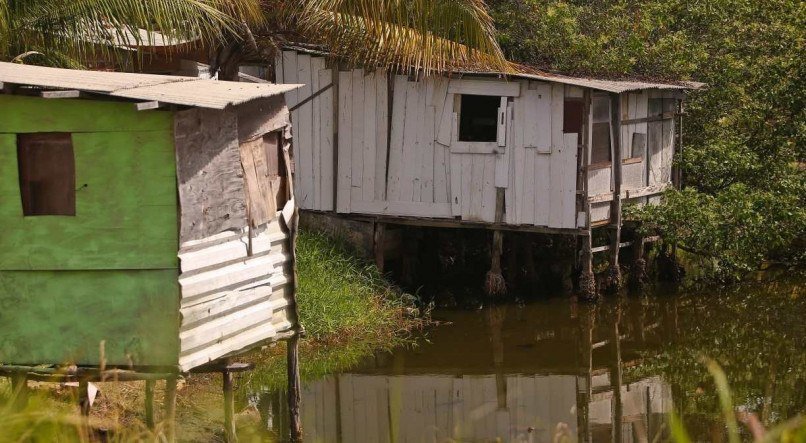 Falta de estruturas b&aacute;sicas e explora&ccedil;&atilde;o ambiental no litoral de Porto de Galinhas