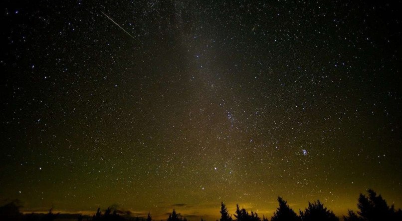 Imagem ilustrativa de c&eacute;u noturno estrelado: a chuva de meteoros L&iacute;ridas poder&aacute; ser vista em todo o Brasil