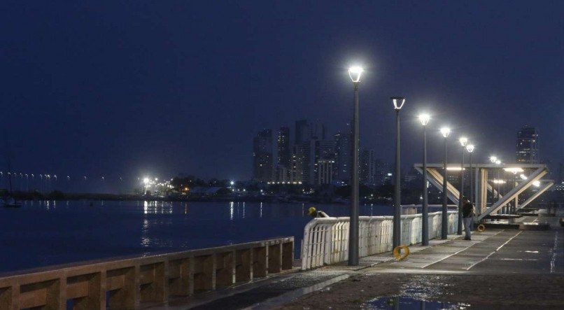 Noite desse s&aacute;bado, 25, foi de chuva no Recife