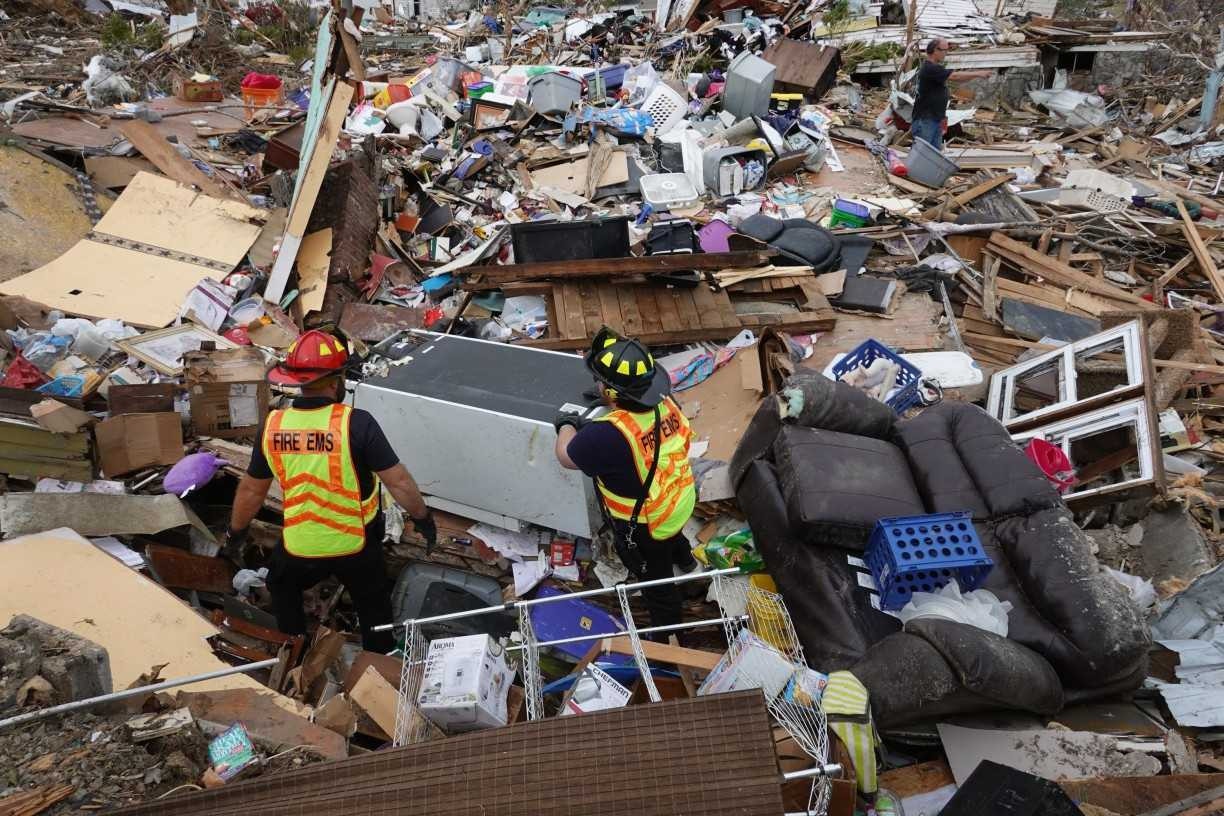 Veja imagens de destruição que série histórica de tornados causou nos Estados Unidos