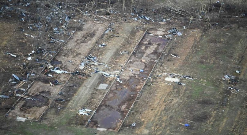 A destrui&ccedil;&atilde;o causada pelo tornado se espalhou em Dawson Springs, Kentucky 